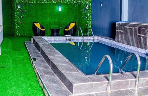 Alimosho Apartment | 2 Bedroom Luxury Apartment with Pool -24Hrs Power -PS4
