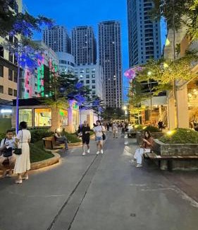 Bagumbayan Apartment | 2 bedroom Luxury Condo in Eastwood with Scenic City view, unli wifi and netflix