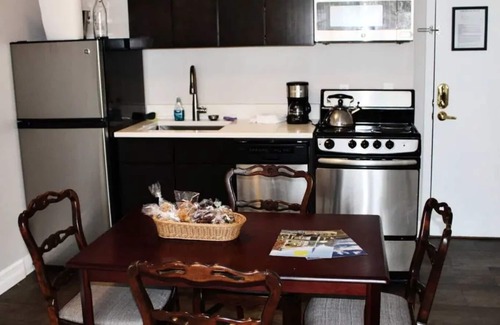 Edina House | 2-Bedroom Luxury Suite with Kitchen in Minneapolis Boutique Hotel