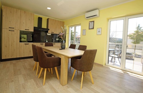 Donje Polje Villa | 2-bedroom luxury villa surrounded by mountain views just minutes from the beach