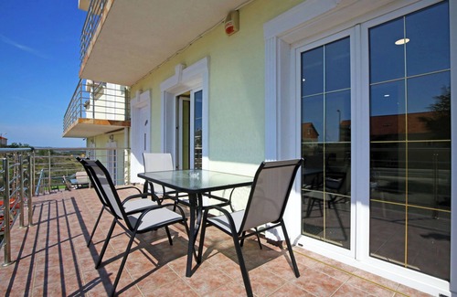 Donje Polje Villa | 2-bedroom luxury villa surrounded by mountain views just minutes from the beach
