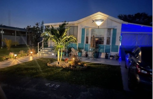 El Jobean House | 2-bedroom mobile home in amazing Port Charlotte with AC, WiFi, fitness room