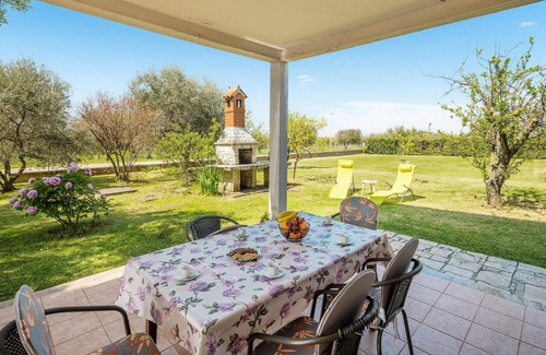 Lovrecica Apartment | 2 bedroom nice apartment in Lovrecica