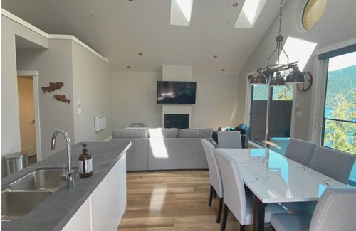 Port Renfrew Cottage | 2 Bedroom Oceanfront Cottage
