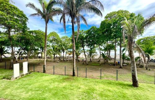 Bejuco Apartment | 2 Bedroom Oceanfront Condo with Wi-Fi, AC and Pool