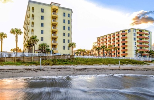 Bostroms Condo | 2 Bedroom on Ormond Beach!