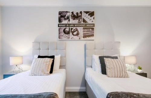High Wycombe Apartment | 2 Bedroom Penthouse with parking High Wycombe By 360Stays