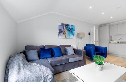 High Wycombe Apartment | 2 Bedroom Penthouse with parking High Wycombe By 360Stays