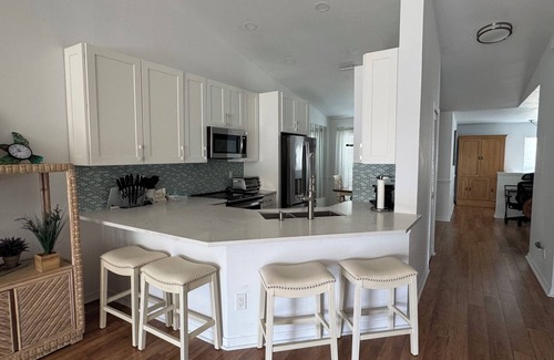 North Naples Condo | 2 bedroom plus den and 2 bath