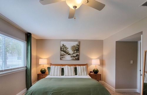 Welaka Condo | 2 Bedroom, Pool & River View Condo
