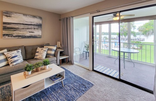 Welaka Condo | 2 Bedroom, Pool & River View Condo