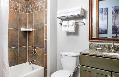 Lake Delton Resort | 2 Bedroom Presidential, at Glacier Canyon Lodge! Waterpark passes included!