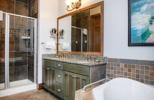 Lake Delton Resort | 2 Bedroom Presidential, at Glacier Canyon Lodge! Waterpark passes included!