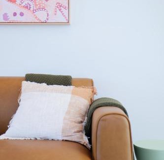 Alexandria Apartment | 2 Bedroom Renovated Cottage - 1 Stop to Central