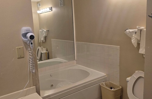 East Stroudsburg Resort | 2-bedroom resort in enchanting East Stroudsburg with AC, fitness room, WiFi