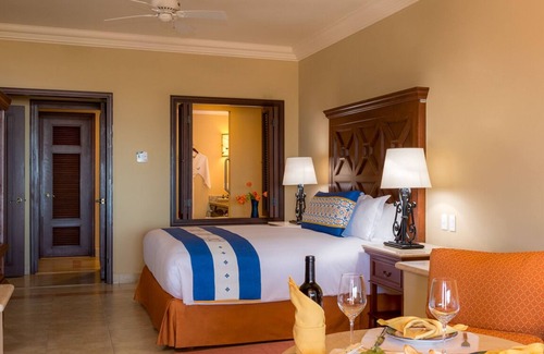 Paraiso Escondido Resort | 2-bedroom resort in phenomenal Cabo San Lucas with fitness room, AC, WiFi