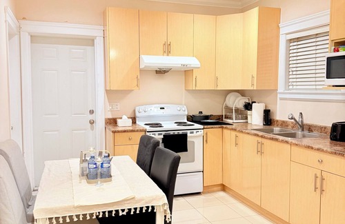 Renfrew-Collingwood House | 2 Bedroom Retreat In Vancouver