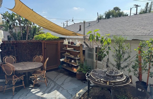 Sunset Junction House | 2-bedroom Silverlake bungalow @ Sunset Junction