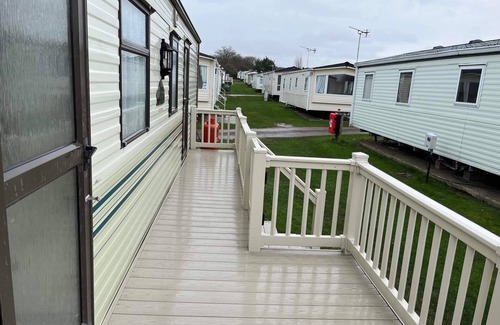 Hunstanton Ski Chalet | 2 Bedroom Sleeps 6 Caravan Manor Park Hunstanton