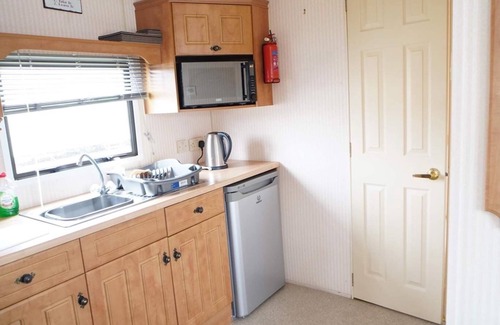 Hunstanton Ski Chalet | 2 Bedroom sleeps 6 caravan Manor Park Hunstanton