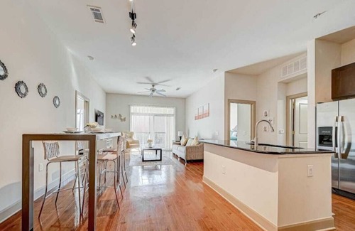 South Main Apartment | 2-Bedroom Spacious Apt in NRG Med Ctr with Free Parking and Great Amenities