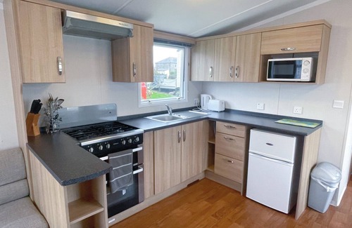 Carnbrea Ski Chalet | 2 Bedroom Static Caravan on a holiday Park in Cornwall with onsite indoor Pool