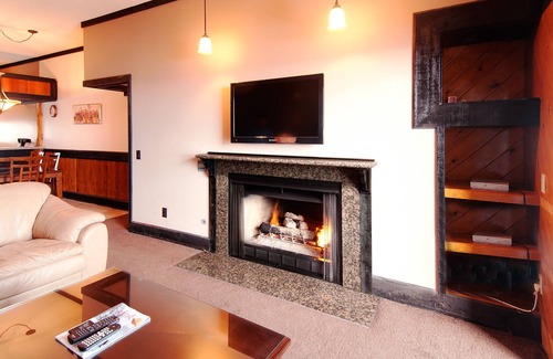 Tahoe Village Resort | 2 Bedroom Stunning Views Of Carson Valley W/Rooftop Hot Tubs