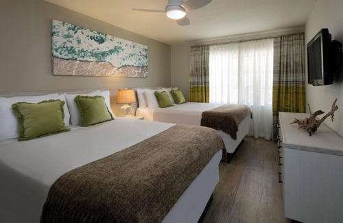 Islamorada Resort | 2 Bedroom Suite in Islamorada! Swimming Pool, Kitchenette, Pets Allowed!