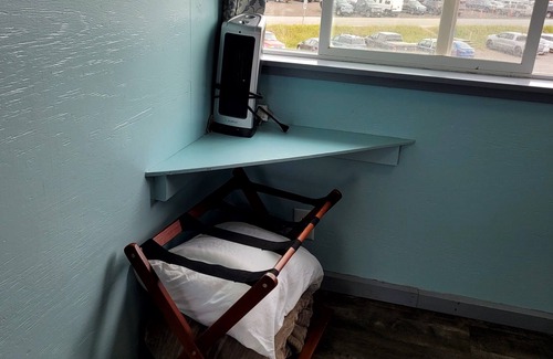 Homer House | 2 bedroom suite on the Homer Spit with 180 degree view of Kachemak Bay