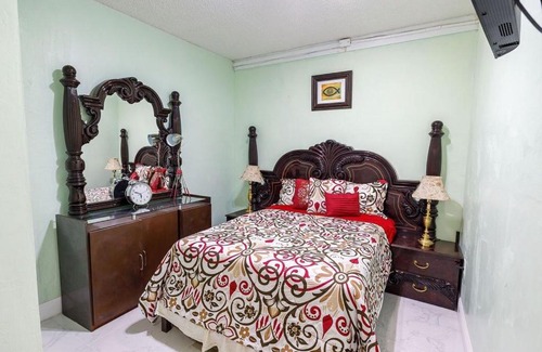 Golden Glades Apartment | 2 Bedroom Suite in North Miami