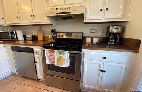 Summerville House | 2-bedroom townhome in superb Summerville
