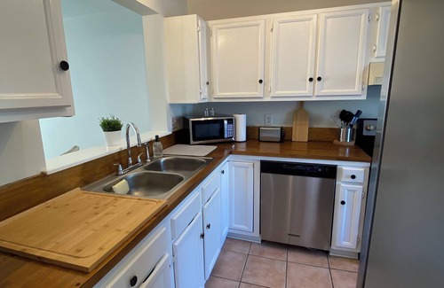 Summerville House | 2-bedroom townhome in superb Summerville