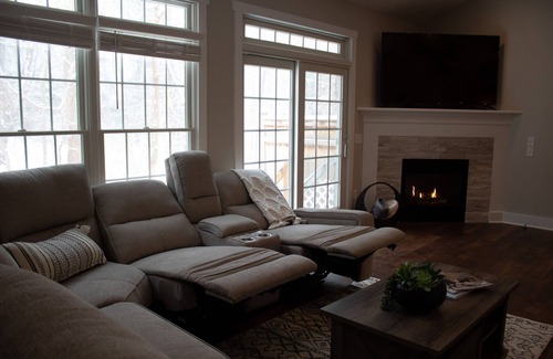 Rochester House | 2 Bedroom Townhouse, Airport, Home Office