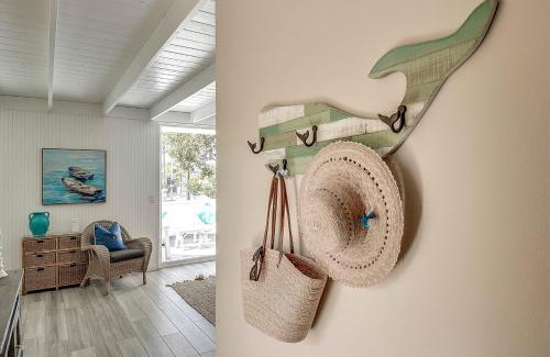 West Newport House | 2 Bedroom Upstairs Apt 1 block from the beach!