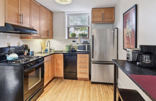 Powderhorn Park Condo | 2 Bedroom Urban Nest in Brick Brownstone