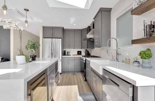 Corona del Mar House | 2-bedroom vacation home walking distance to Fashion Island