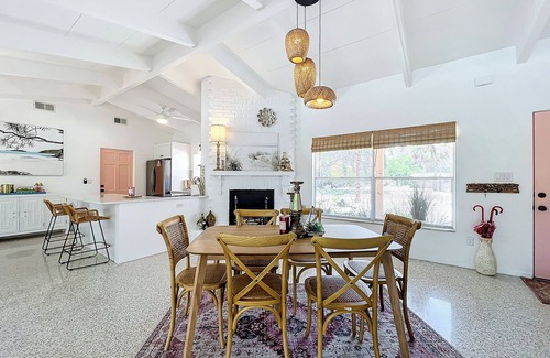 Southgate House | 2-bedroom vacation home just 11 minutes from Siesta Key Beach