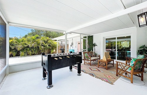Southgate House | 2-bedroom vacation home just 11 minutes from Siesta Key Beach