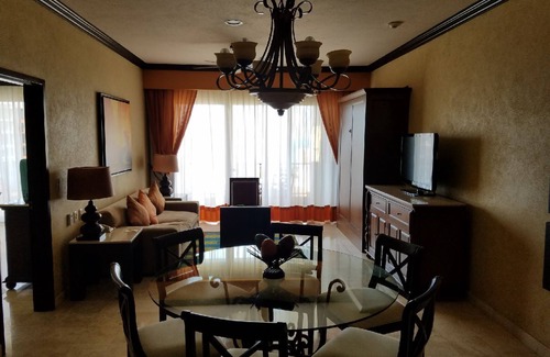 Puerto Juarez Resort | 2 Bedroom Villa - 5 STAR Cancun Resort - Playa Mujeres