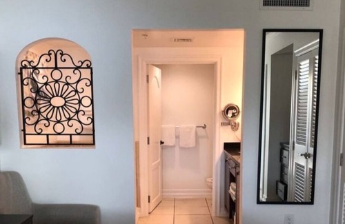 Bellevue Villa | 2 bedroom villa, sleeps 8, private beach, available 12/8 - 12/15