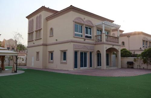 Jumeirah Village Villa | 2 Bedroom Villa With Huge Garden
