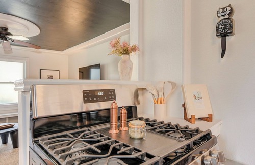 Folsom House | 2-bedroom vintage bungalow in historic Folsom