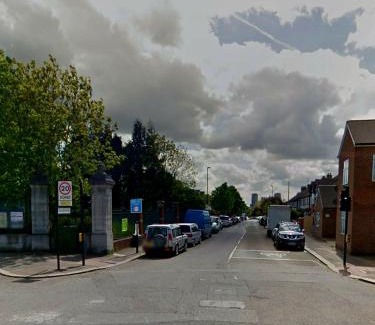 Ealing Apartment | 2 Bedroom w/shower flat, ALL TO YOU, not shared