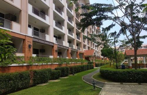 Taguig Apartment | 2-bedroom with Balcony in a Resort Setting - H Ivory