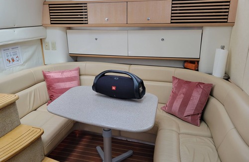 Central Boat Rental | 2-Bedroom Y Boat in amazing Downtown Vancouver