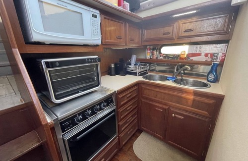 Bucktown Boat Rental | 2 Bedroom Yacht 15 minutes away from Bourbon St.