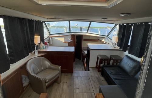 Bucktown Boat Rental | 2 Bedroom Yacht 15 minutes away from Bourbon St.