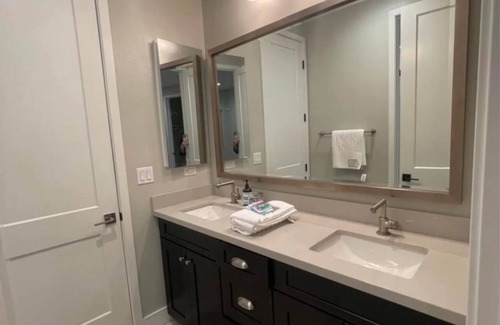 East Pasadena House | 2-bedrooms , 1 Bath in shared home with WiFi and AC in Pasadena