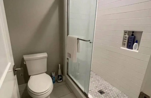 East Pasadena House | 2-bedrooms , 1 Bath in shared home with WiFi and AC in Pasadena