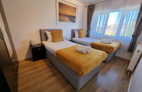 Stanwell Apartment | 2 Bedrooms - 3 Beds - Free Parking - 168